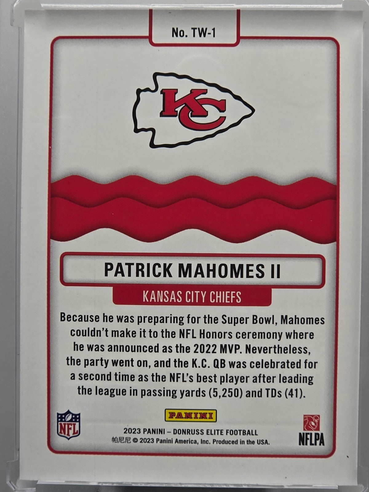 2023 Panini Donruss Elite - Patrick Mahomes - Tital Waves Green  - #TW-1